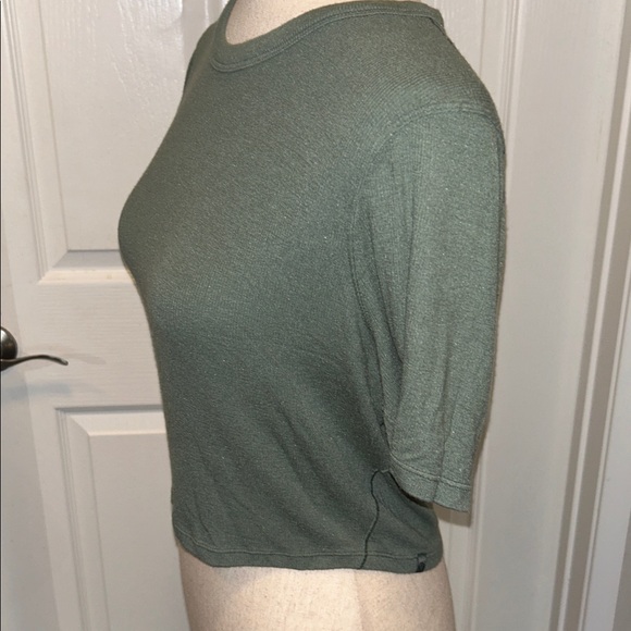 Hold Tight Straight Hem Cropped T-Shirt - Picture 5 of 7